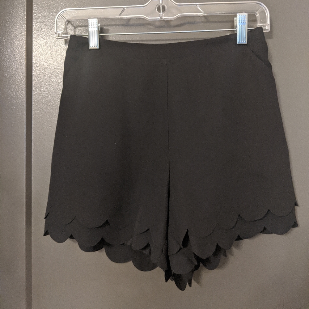 LC Lauren Conrad Scallop Hem Shorts Size XS